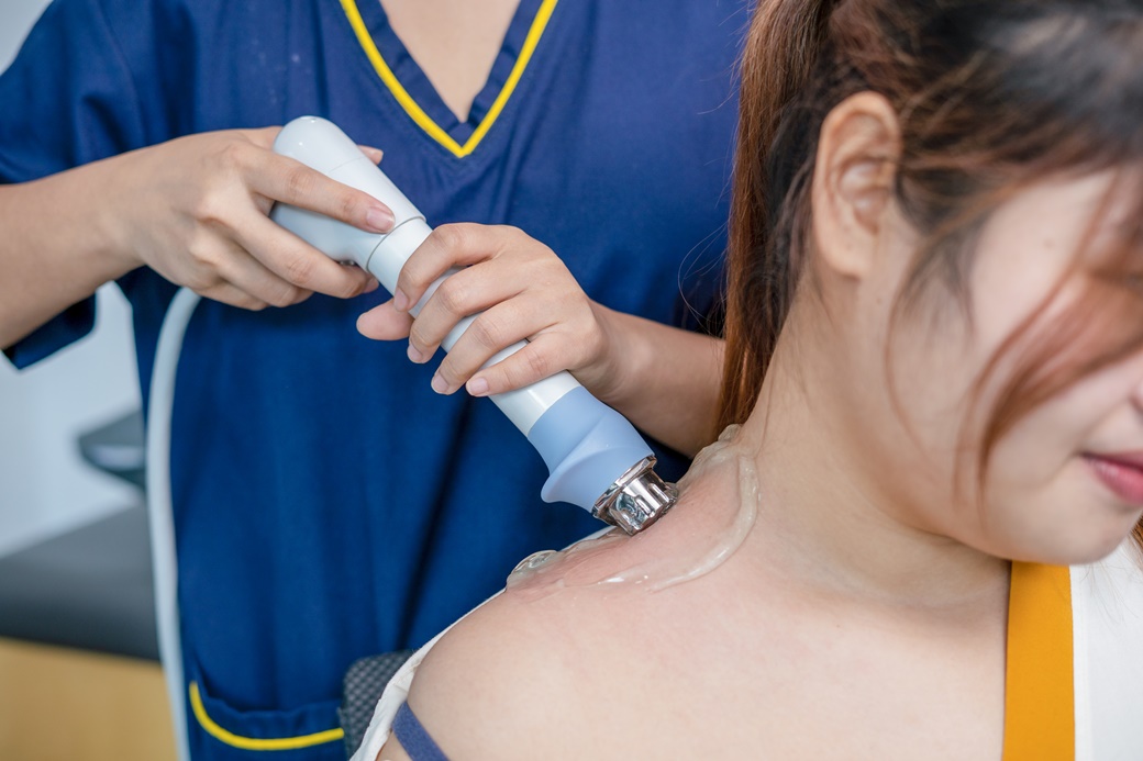 เลเซอร์ อัลตราซาวน์ กระตุ้นไฟฟ้า โดยทีม นักกายภาพบำบัด และ นักกิจกรรมบำบัด