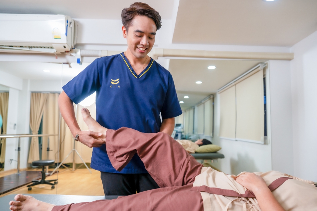 ทีมพยาบาลวิชาชีพ นักกายภาพบำบัด